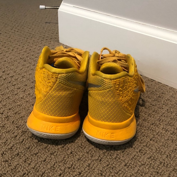 kyrie irving shoes kids brown